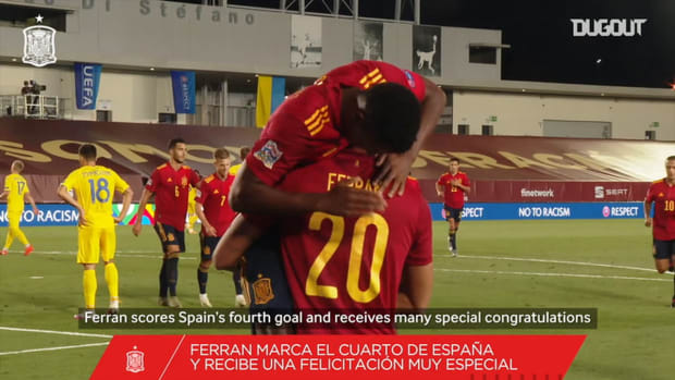 Behind the scenes: Thiago congratulates Spain’s youngsters during goal celebration